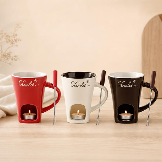 Set de tres tazas de fondue de chocolate con vela, vista frontal