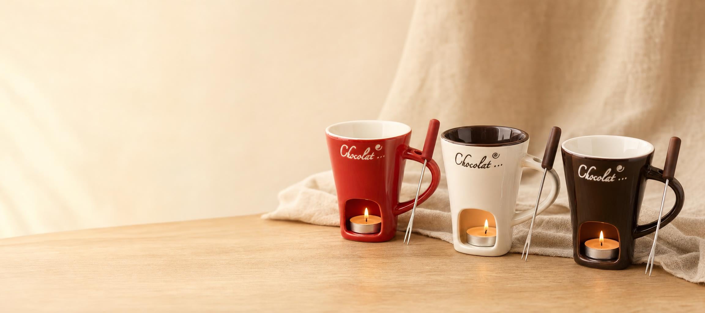 Tazas de fondue de chocolate con vela en tres colores